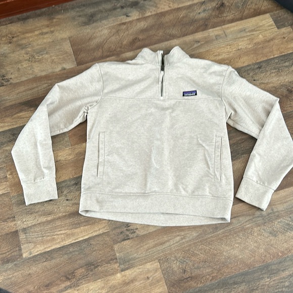 Patagonia Tops - Patagonia women’s half zip sweatshirt
